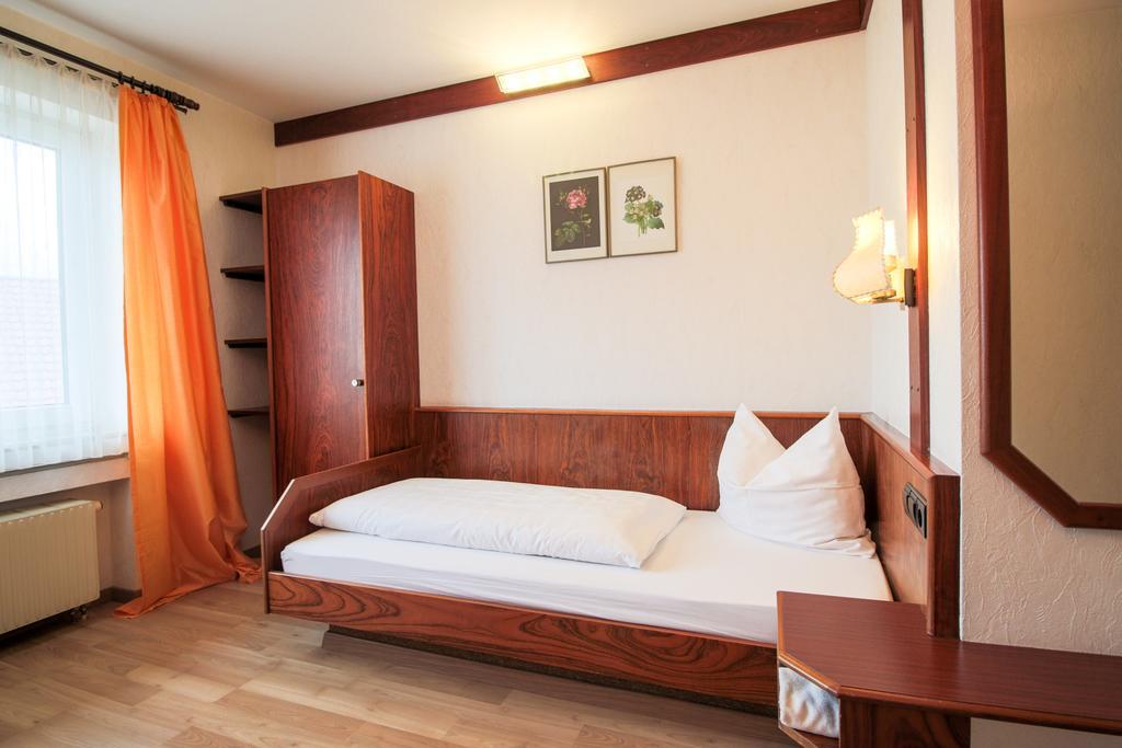 Hotel-Restaurant Lowen Süßen Habitación foto