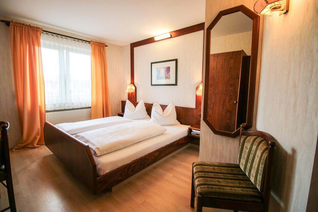 Hotel-Restaurant Lowen Süßen Habitación foto