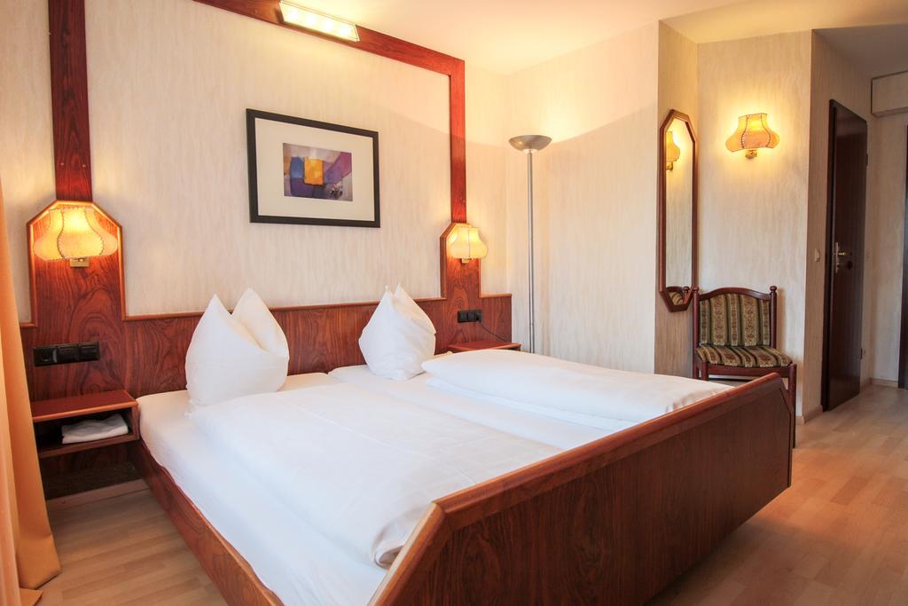 Hotel-Restaurant Lowen Süßen Habitación foto