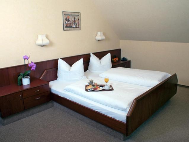 Hotel-Restaurant Lowen Süßen Habitación foto